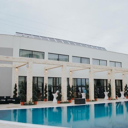 فندق Pik Elegance بلوييست المظهر الخارجي الصورة