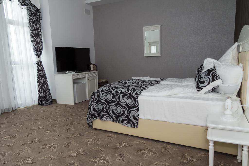 فندق Pik Elegance بلوييست الغرفة الصورة