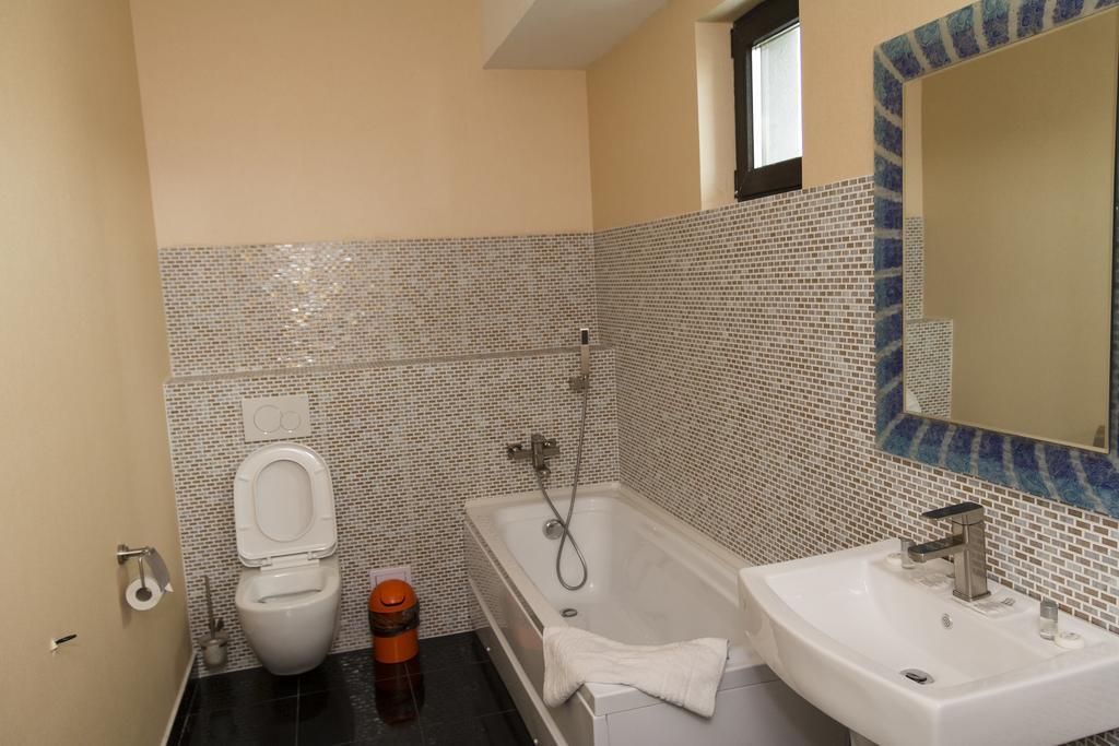 فندق Pik Elegance بلوييست الغرفة الصورة