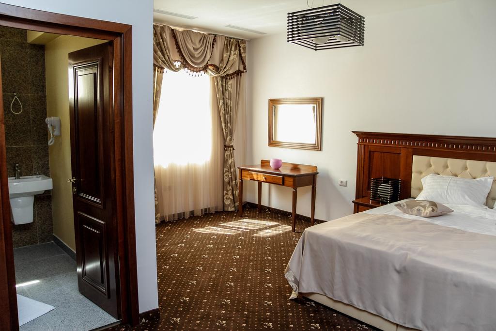فندق Pik Elegance بلوييست الغرفة الصورة