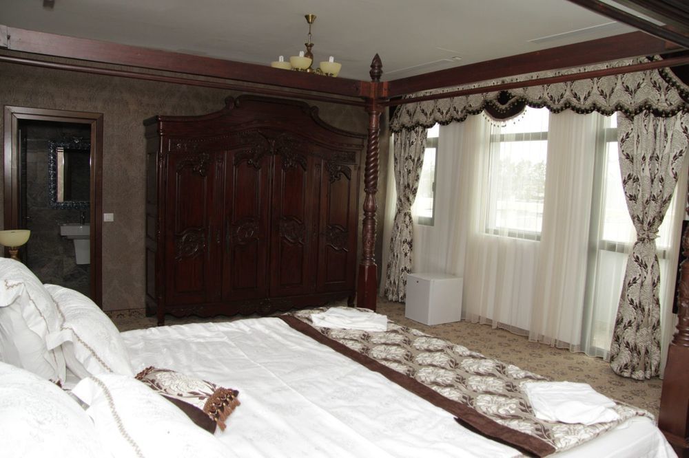 فندق Pik Elegance بلوييست المظهر الخارجي الصورة