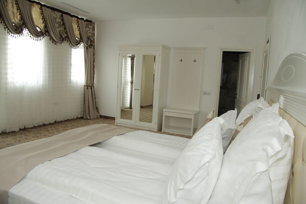 فندق Pik Elegance بلوييست المظهر الخارجي الصورة