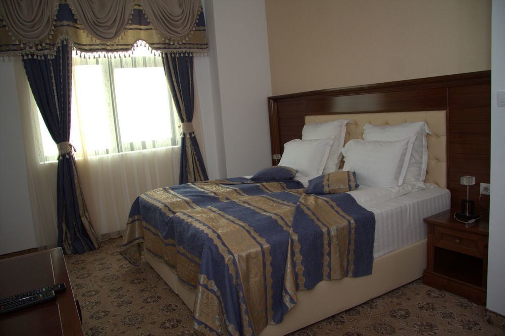 فندق Pik Elegance بلوييست المظهر الخارجي الصورة