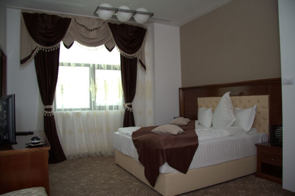 فندق Pik Elegance بلوييست المظهر الخارجي الصورة