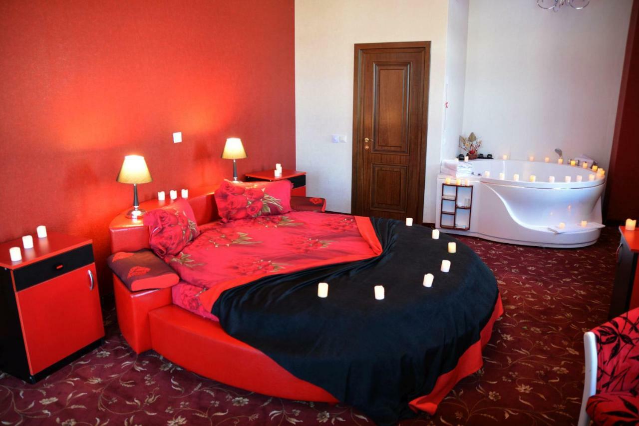 فندق Pik Elegance بلوييست المظهر الخارجي الصورة