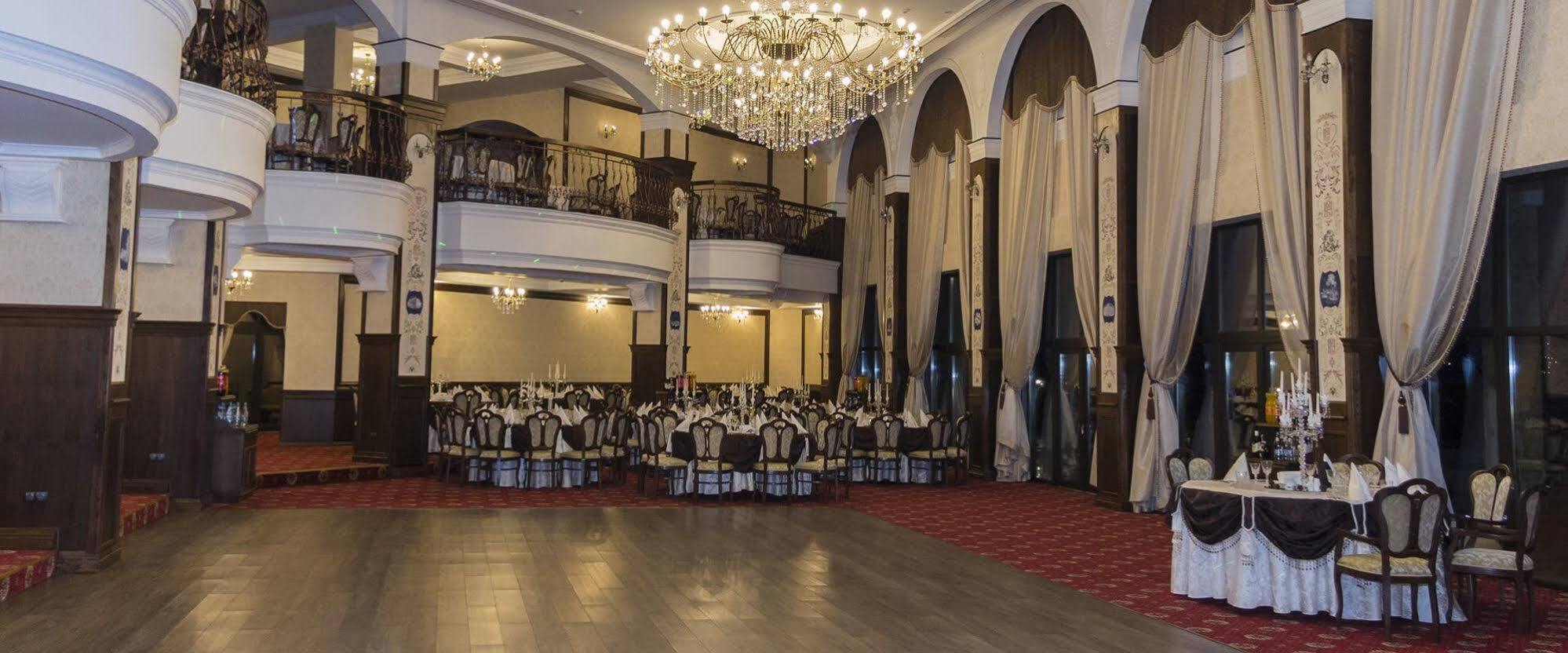 فندق Pik Elegance بلوييست المظهر الخارجي الصورة