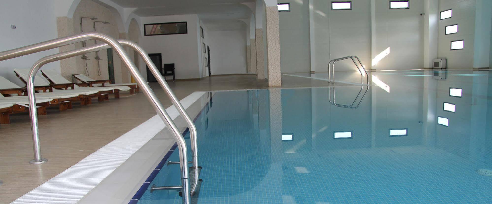 فندق Pik Elegance بلوييست المظهر الخارجي الصورة