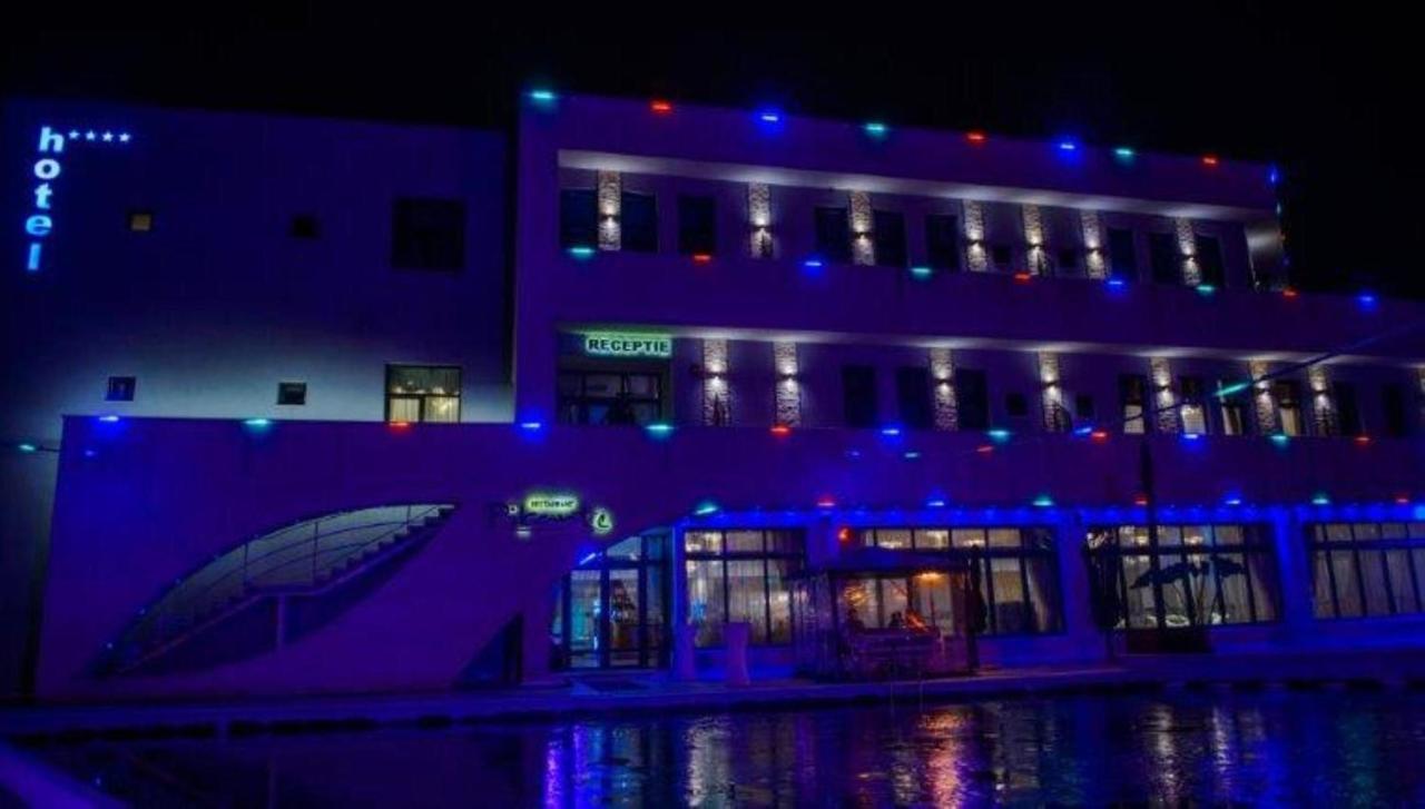فندق Pik Elegance بلوييست المظهر الخارجي الصورة