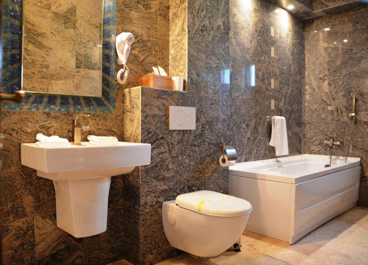فندق Pik Elegance بلوييست المظهر الخارجي الصورة